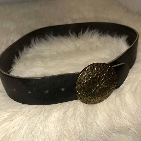 VTG CYDWOQ Distressed Wide Leather Belt w/Floral Boho Buckle #23636-50 36”-37” - Picture 5 of 16